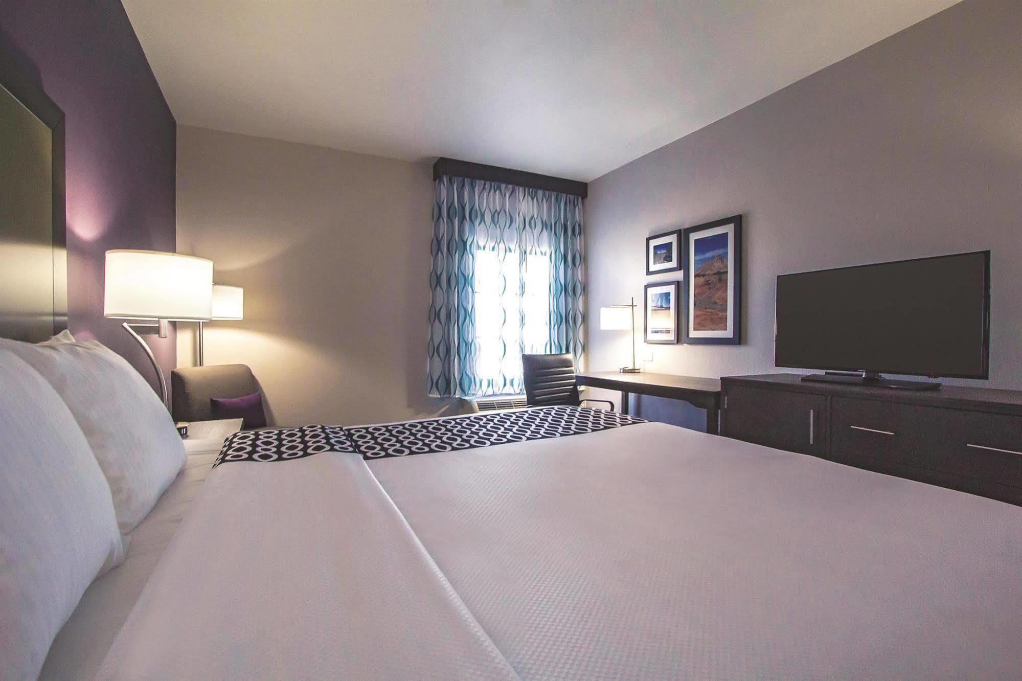 Hotel La Quinta By Wyndham Pampa Extérieur photo